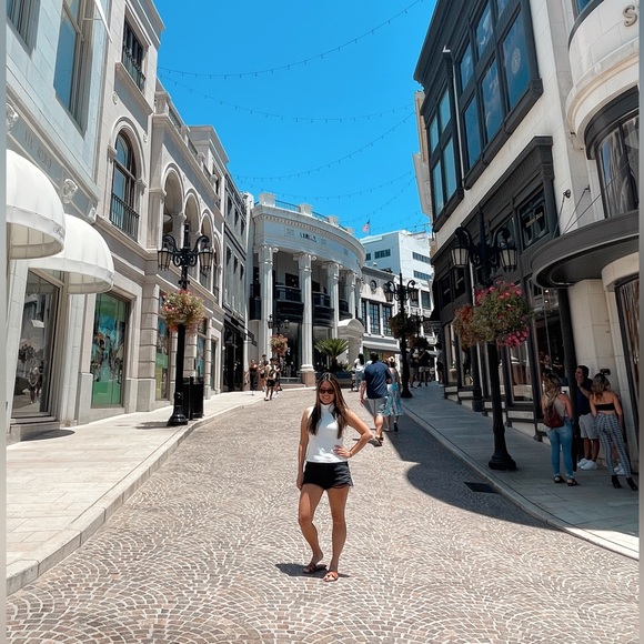 Meet your Posher, Julianne - Picture 2 of 5